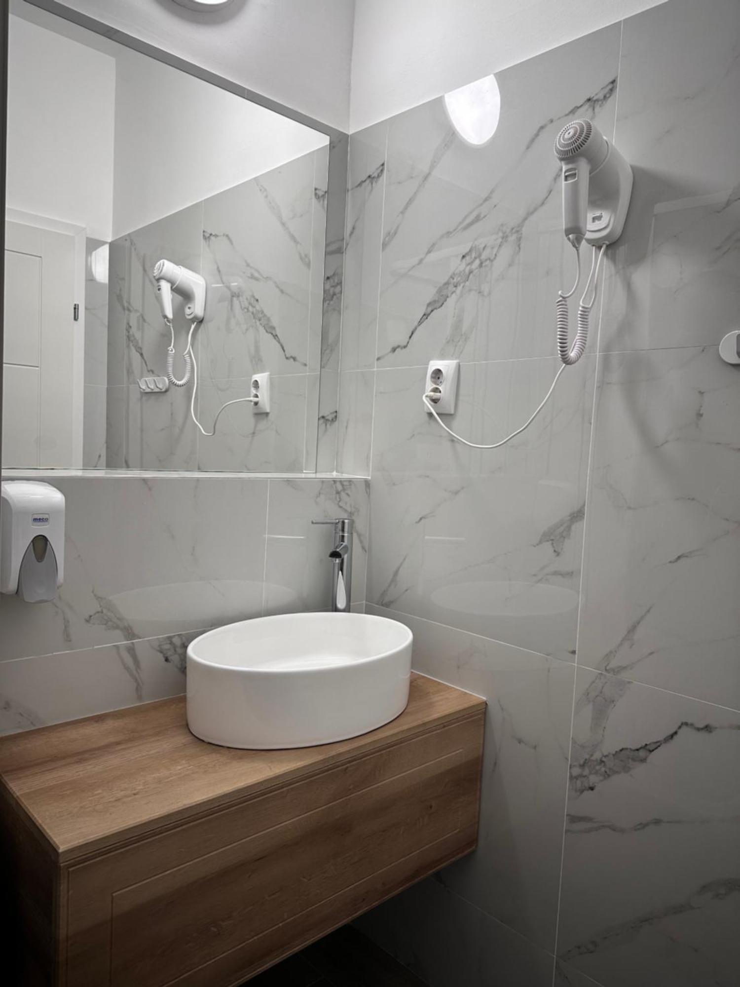 Hotel Paso Cluj-Napoca Esterno foto